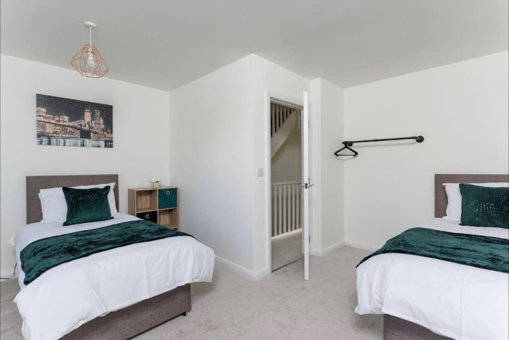 Luxury 3-Bedroom, 2-Bathroom Home Sleeps 7 People Liverpool Kültér fotó